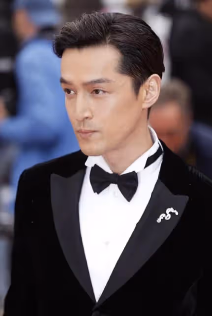 胡歌結婚生女引爆熱搜，老婆正面照或曝光，疑月初進月子中心待產