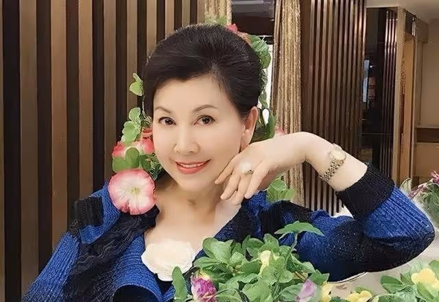 香港知名老戲骨驚喜復出!大秀琴技驚艷觀眾,當老師桃李滿天下
