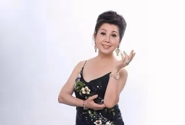 香港知名老戲骨驚喜復出!大秀琴技驚艷觀眾,當老師桃李滿天下