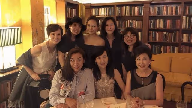 香港知名老戲骨驚喜復出！大秀琴技驚艷觀眾，當老師桃李滿天下