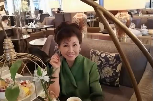 香港知名老戲骨驚喜復出！大秀琴技驚艷觀眾，當老師桃李滿天下