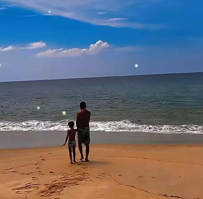 高曙光一家泰國度假！住別墅有保姆照顧太愜意，7歲兒子開心游泳