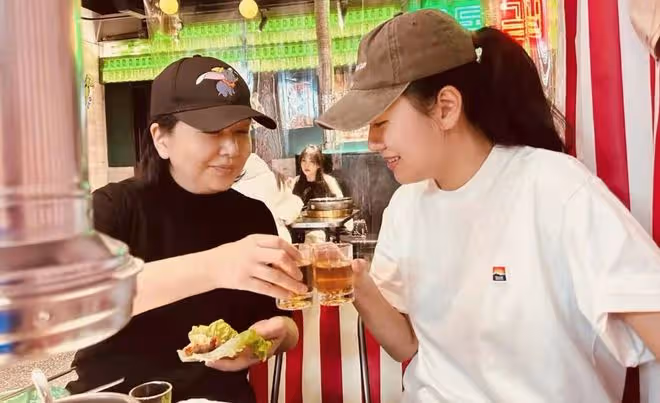 高曙光一家泰國度假！住別墅有保姆照顧太愜意，7歲兒子開心游泳