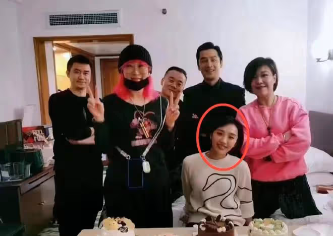 胡歌妻子信息被曝，疑似胡歌生活助理，曾因業務不精被粉絲怒懟