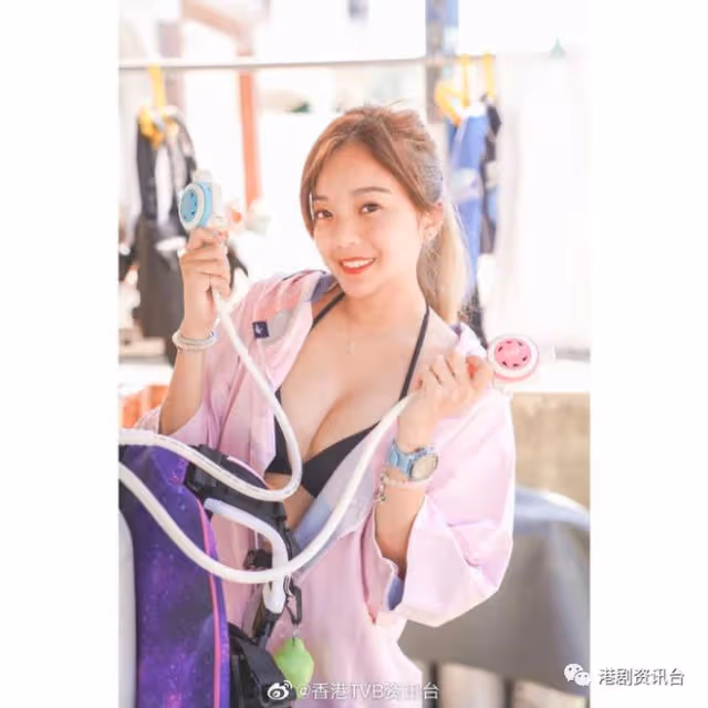 餘思霆曬與弟弟合照!網民激贊細佬正好靚仔