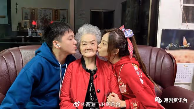 餘思霆曬與弟弟合照!網民激贊細佬正好靚仔