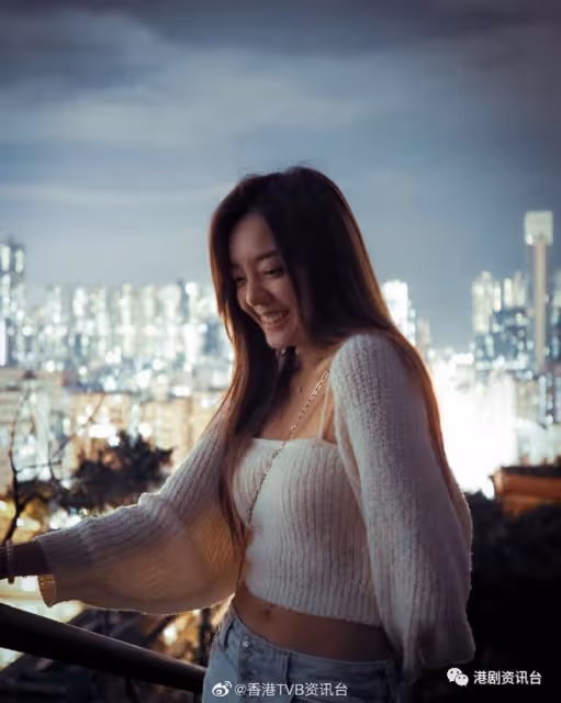 餘思霆曬與弟弟合照!網民激贊細佬正好靚仔