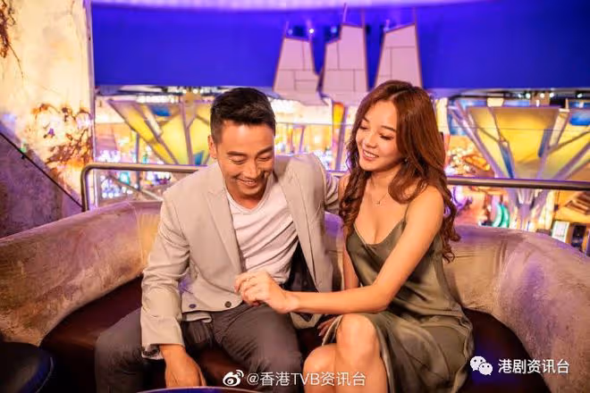 餘思霆曬與弟弟合照!網民激贊細佬正好靚仔