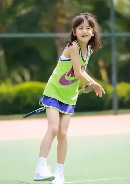 森碟網球比賽首戰晉級,2比0擊敗新加坡選手,曾因練習腳磨出水泡