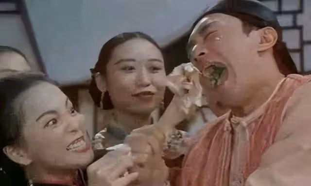 好拼！知名港星內地直播帶貨狂吃一百多隻大閘蟹，自曝背後多辛酸