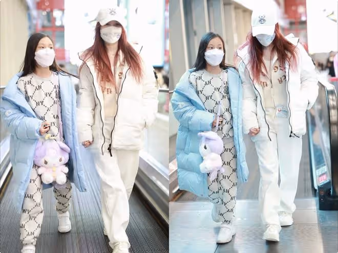 李小璐攜女兒現身機場,母女身高只差半個頭,甜馨衛衣價值過千