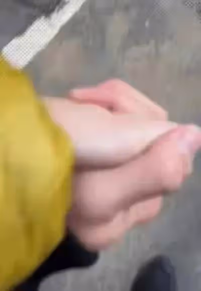 張柏芝品味好差,神秘男友從背影看又瘦又矮不帥氣,遠不如謝霆鋒
