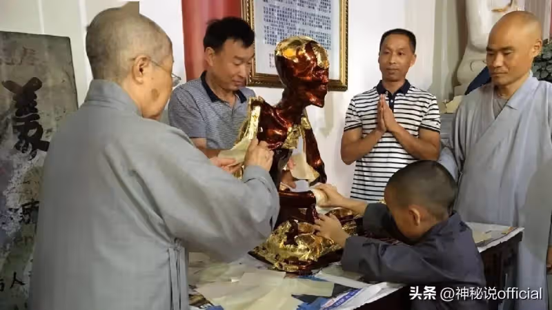 85歲尼姑絕食7天圓寂!生前交代弟子「把肉身放到坐缸中」3年後「修成正果開缸」驚呆在場所有人