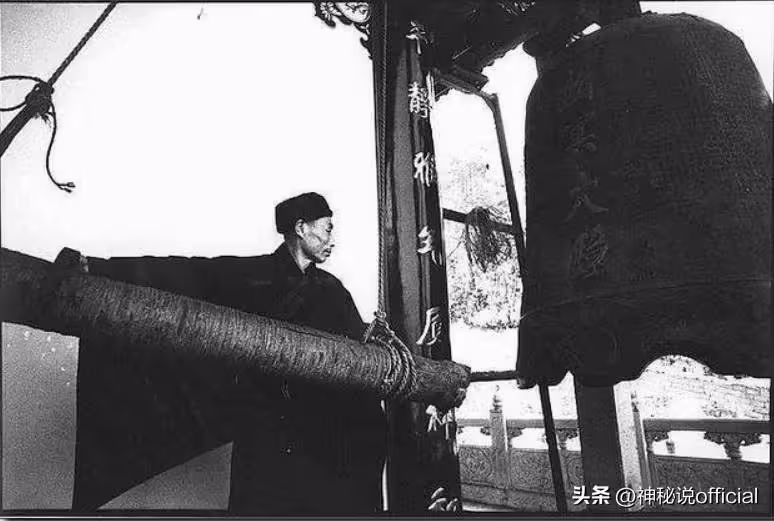 85歲尼姑絕食7天圓寂!生前交代弟子「把肉身放到坐缸中」3年後「修成正果開缸」驚呆在場所有人
