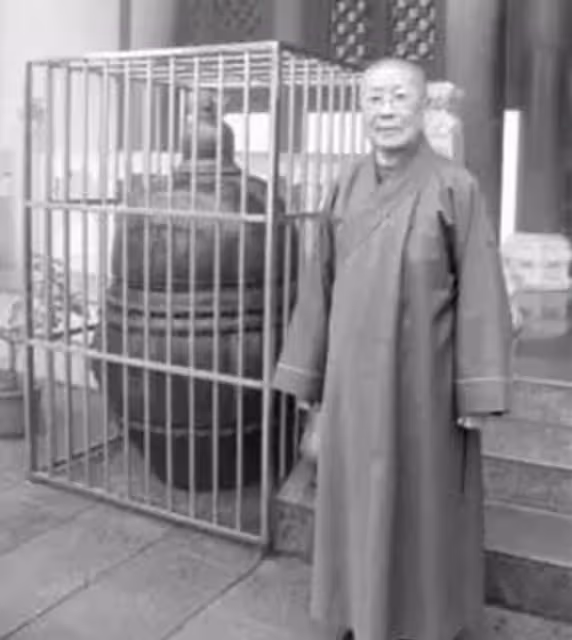 85歲尼姑絕食7天圓寂!生前交代弟子「把肉身放到坐缸中」3年後「修成正果開缸」驚呆在場所有人