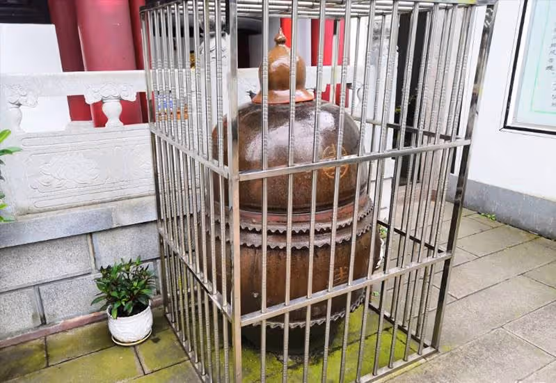 85歲尼姑絕食7天圓寂!生前交代弟子「把肉身放到坐缸中」3年後「修成正果開缸」驚呆在場所有人