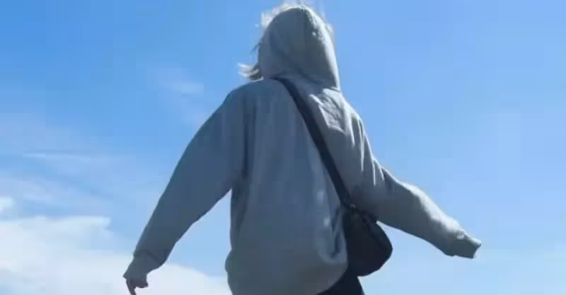 大年三十，我媽在家族群讓我發10000的紅包給她，老婆當時就火了
