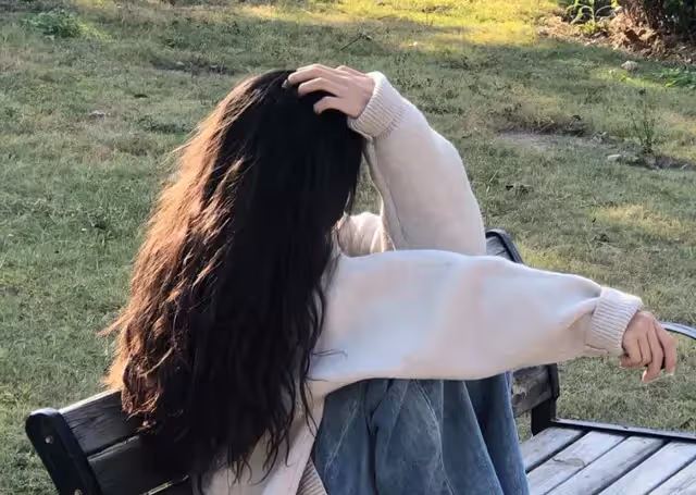 大年三十,我媽在家族群讓我發10000的紅包給她,老婆當時就火了