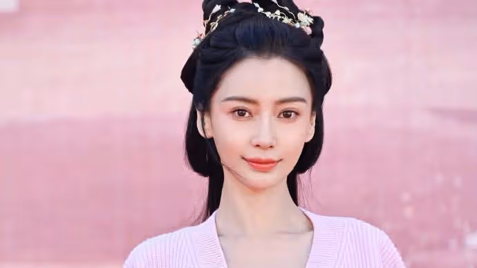 Baby曬新劇開機照，搭檔小10歲宋威龍，男帥女美看不出年齡差