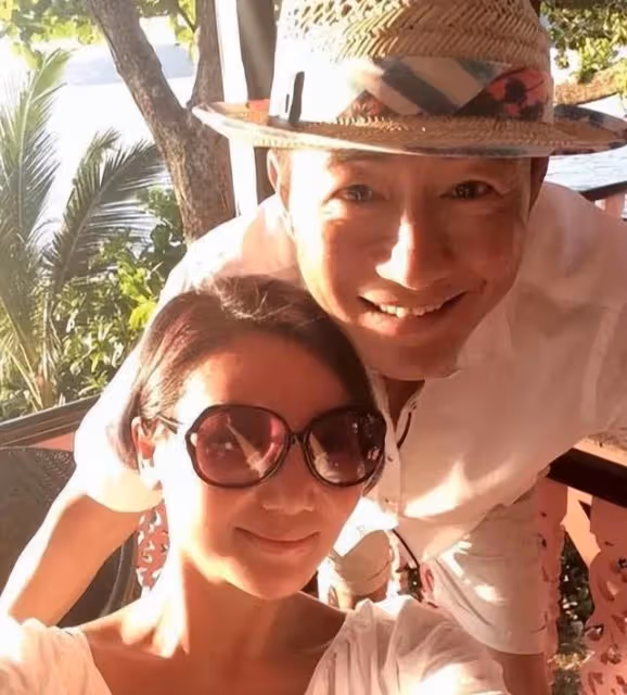 江珊前夫高曙光近況曝光，和二婚富婆妻子去泰國旅遊，太有錢了