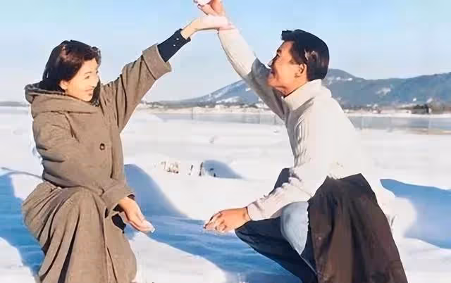 江珊前夫高曙光近況曝光，和二婚富婆妻子去泰國旅遊，太有錢了