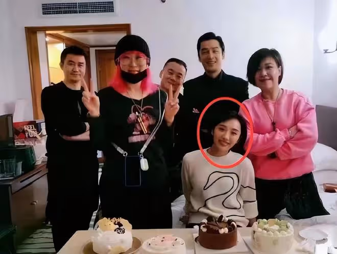 胡歌老婆生活照公開,是一個合格的女強人,娘家人非常支持她
