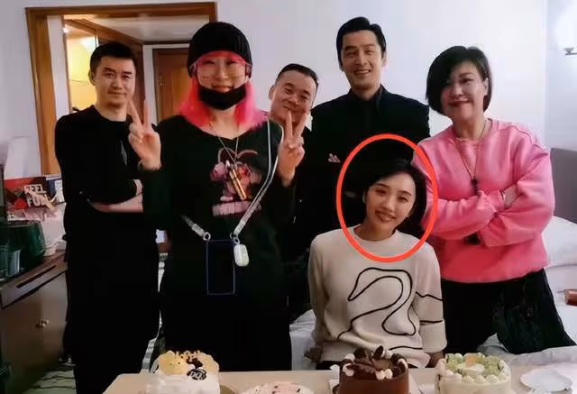 胡歌向吳京炫耀女兒好可愛,很像自己,吳京的回應引全場大笑