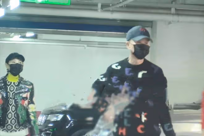 吳剛一家三口開豪車逛街,他穿上萬毛衣好時髦,27歲兒子帥氣有型