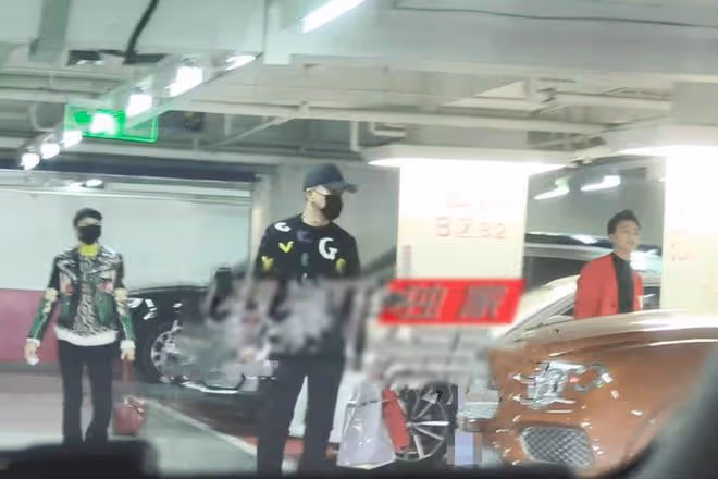 吳剛一家三口開豪車逛街,他穿上萬毛衣好時髦,27歲兒子帥氣有型