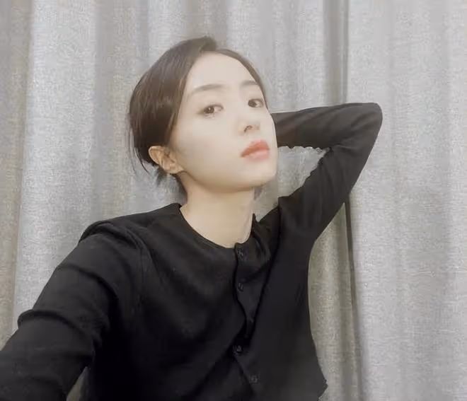 胡歌老婆黃曦寧家庭成員曝光:家境殷實有兩個妹妹,爸爸做工程