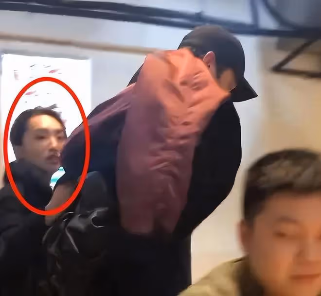 胡歌老婆黃曦寧家庭成員曝光：家境殷實有兩個妹妹，爸爸做工程