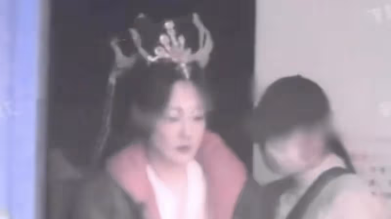 胡歌結婚生女，前女友薛佳凝在片場神情落寞，彭于晏方回應被催婚