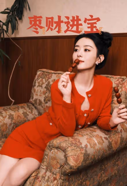 趙麗穎新年游古城,扎半馬尾穿百褶裙放風箏,清新文藝少女感十足