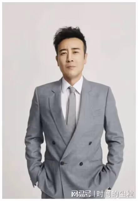 演戲20年卻因蹦迪走紅,鬧緋聞女兒險自殺,於和偉現實是什麼樣的
