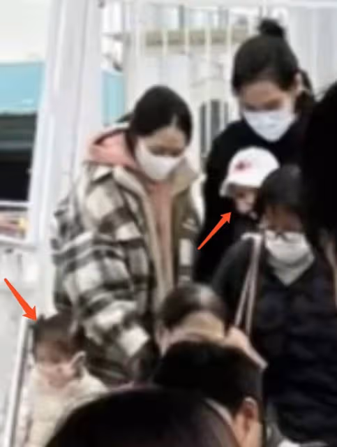 向佐攜妻兒游遊樂場,郭碧婷長發飄飄氣質佳,體態臃腫被疑懷三胎