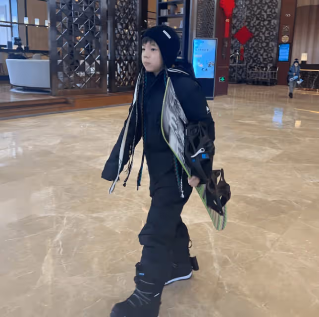 杜江兒子近況曝光,9歲嗯哼自疑長青春痘,父子倆對話太好笑