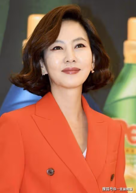 金南珠寫真大秀性感身材 52歲自我管理超嚴格 與曹承佑結婚18年