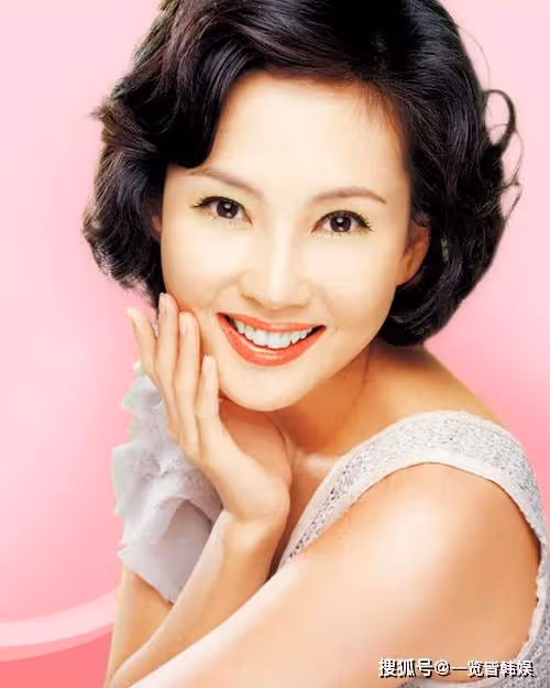 金南珠寫真大秀性感身材 52歲自我管理超嚴格 與曹承佑結婚18年