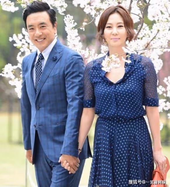 金南珠寫真大秀性感身材 52歲自我管理超嚴格 與曹承佑結婚18年