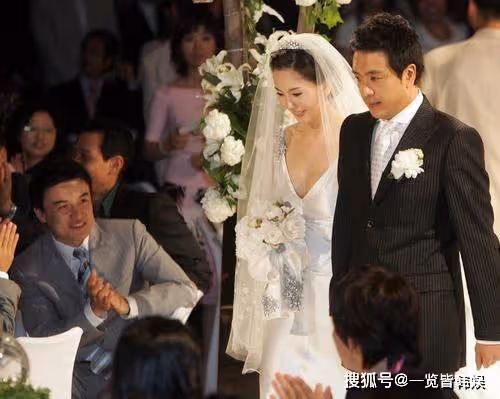 金南珠寫真大秀性感身材 52歲自我管理超嚴格 與曹承佑結婚18年