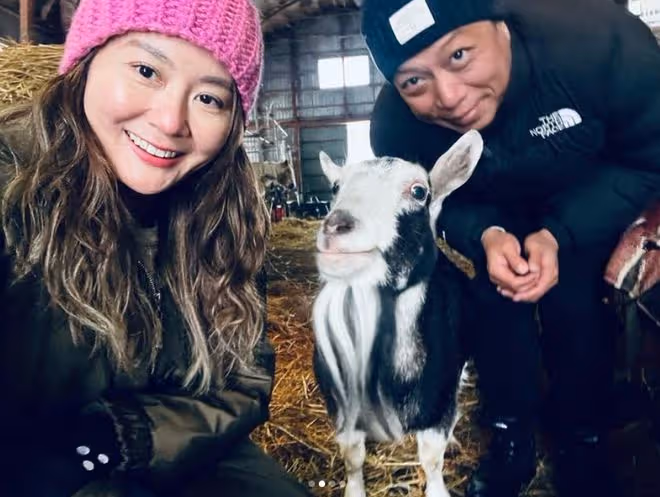 黃霑女兒與男友罕秀恩愛!相戀11年堅持不婚不育,男方離異有小孩