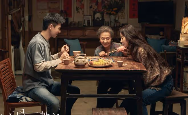 劉亦菲曬與「阿奶」吳彥殊合照,豆奶組合一起插花,又美又氣質