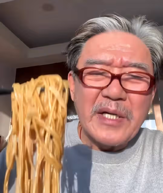 300一碗天價面!李立群吐槽太貴,卻被店家嘲諷,吃不起不要吃!
