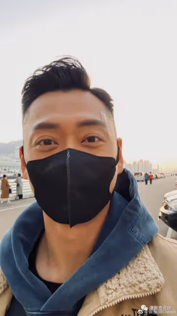 張振朗眉骨縫針後自拍照報平安!《壹號皇庭》主演再聚首團年
