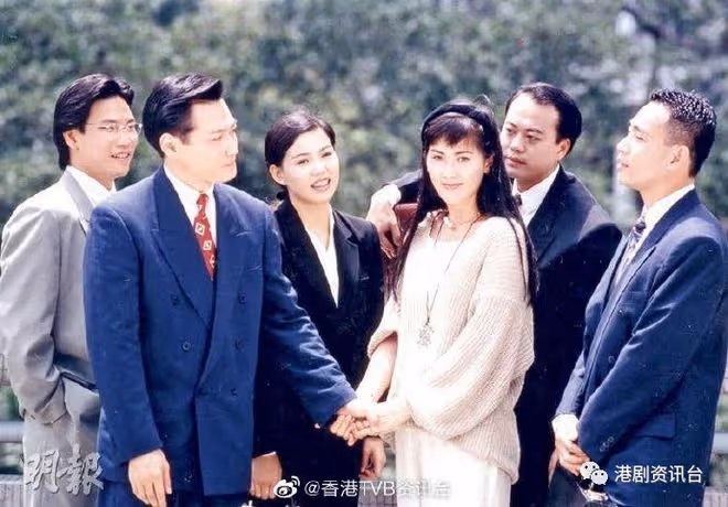 張振朗眉骨縫針後自拍照報平安!《壹號皇庭》主演再聚首團年