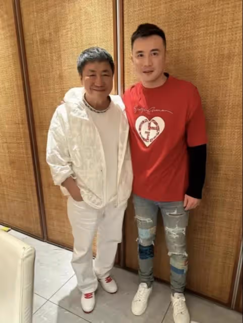 趙本山海南過年,章子怡登門拜訪,多位趙家班弟子齊聚豪宅很熱鬧
