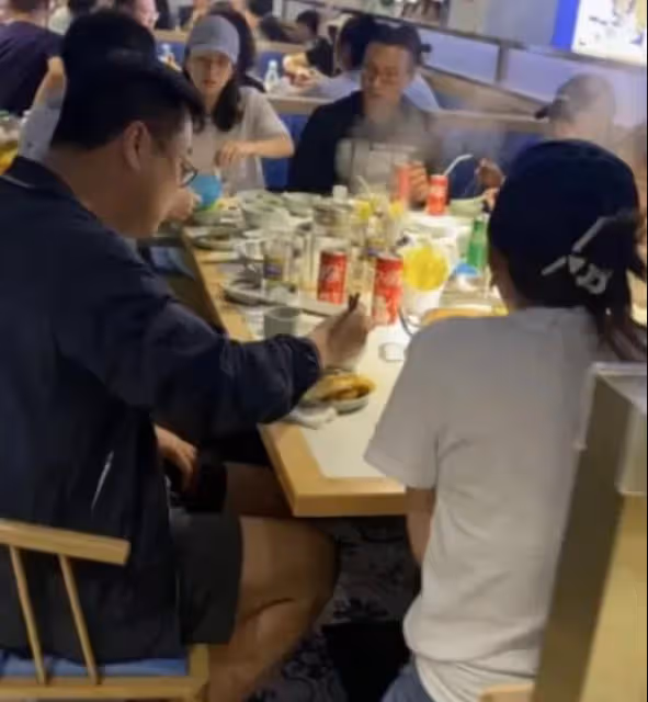 趙本山海南過年，章子怡登門拜訪，多位趙家班弟子齊聚豪宅很熱鬧
