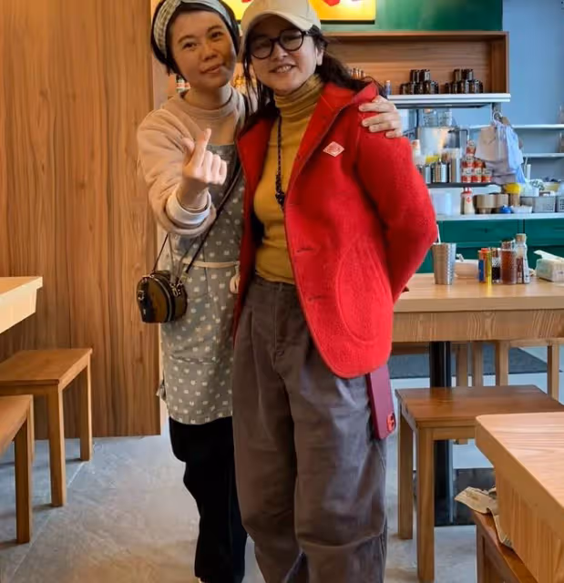 一代女神葉蘊儀現身小店,素顏出鏡變化大,豪門夢碎後獨自養倆娃