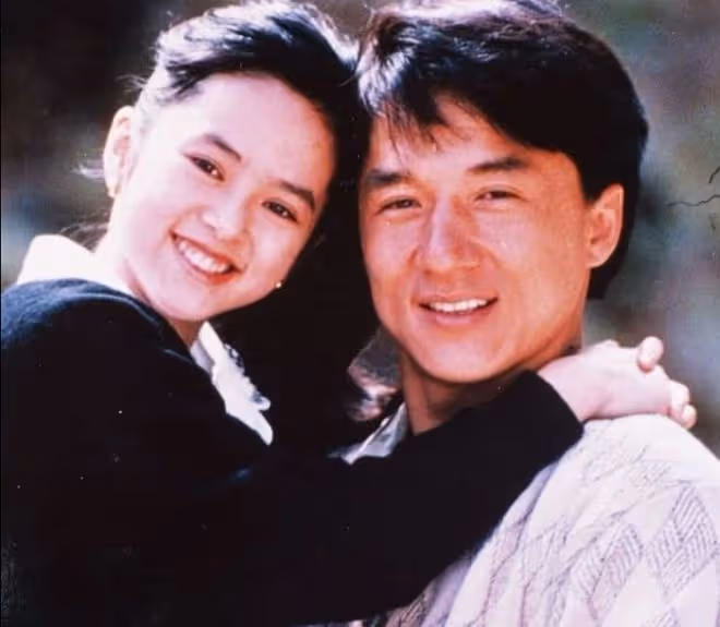 一代女神葉蘊儀現身小店,素顏出鏡變化大,豪門夢碎後獨自養倆娃