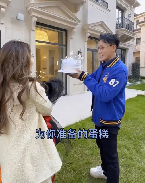 林峰為女富豪粉絲慶生,城堡豪宅價值不菲,車庫內停滿豪華